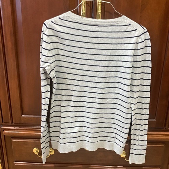 J Crew women dog (French Bull Dog) sweater
Size Small Black and Gray - Picture 2 of 4